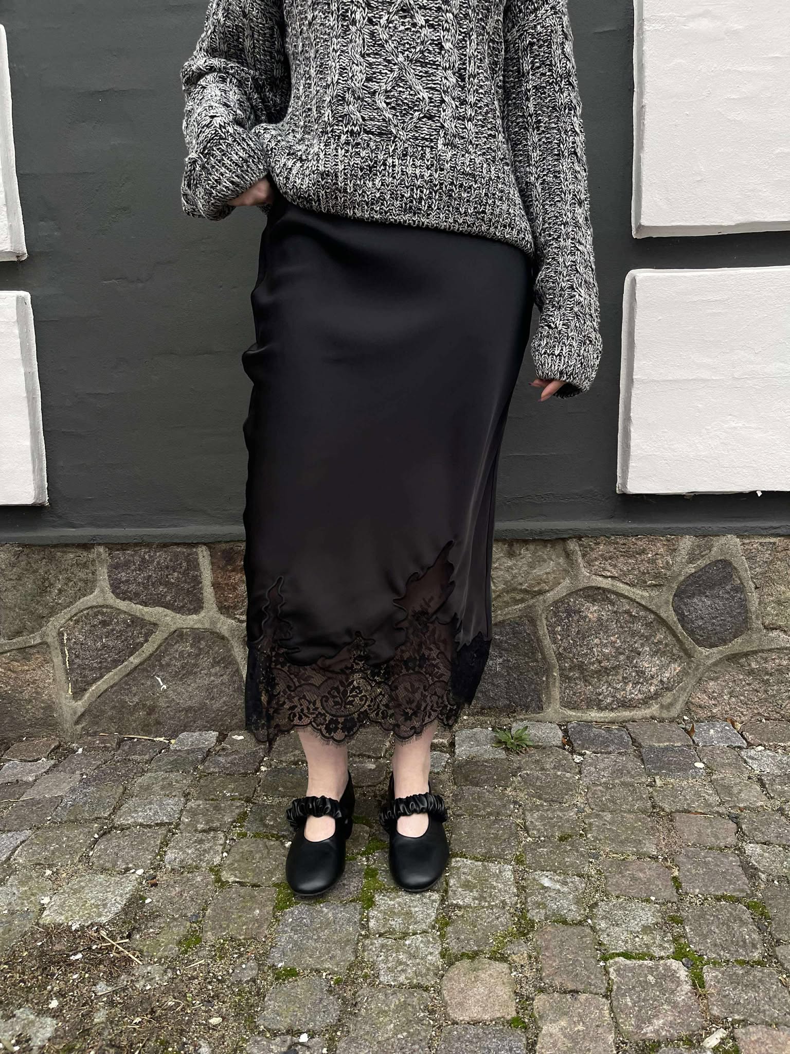 VISABEL Midi Skirt - Black